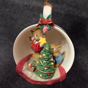 Enesco "Deck the Halls" Mice Decorating Tree Tea Cup 'Treasury' Holiday Ornament